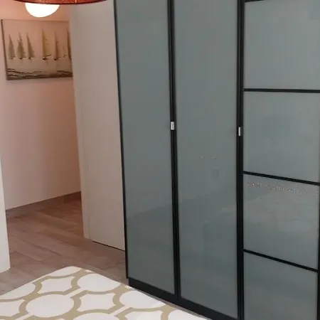 Garden Apartment *