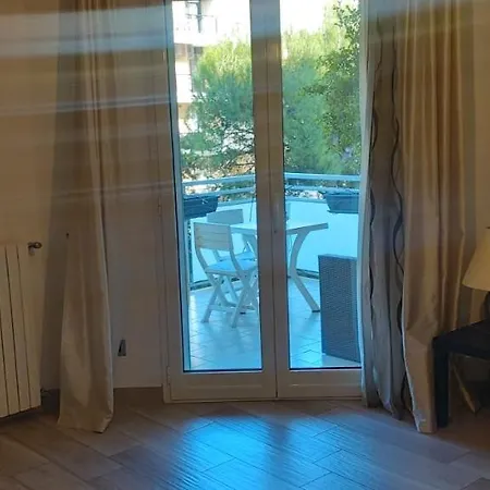 Garden Apartment *